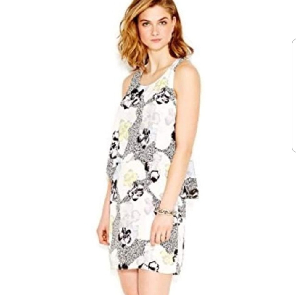 😍😍Bar III floral flounce dress with overlay